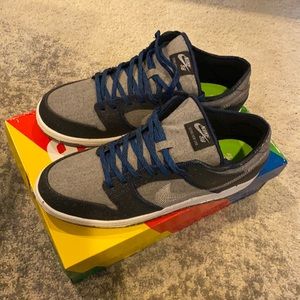 Nike SB dunk low pro sneakers. New, size 10
